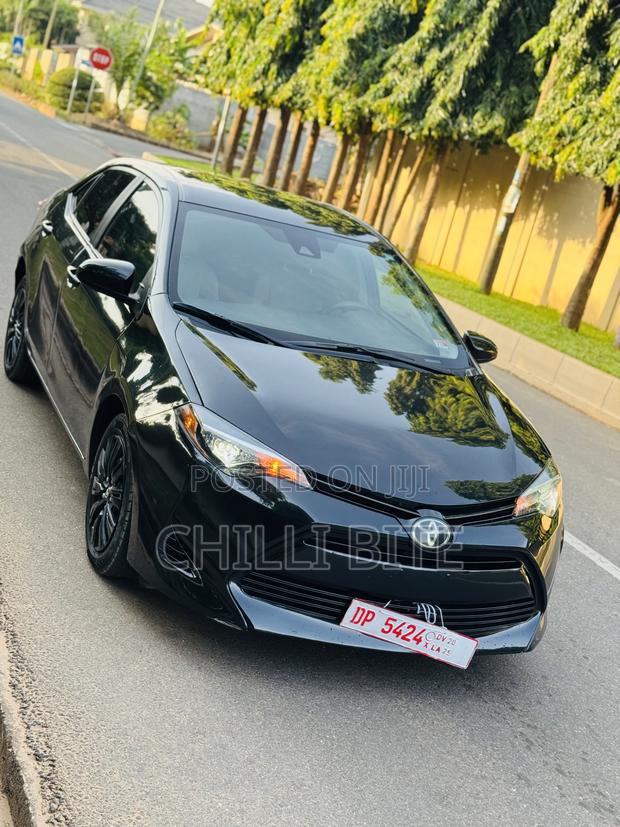 Toyota Corolla LE Eco (1.8L 4cyl 2A) 2018 Black photo 6