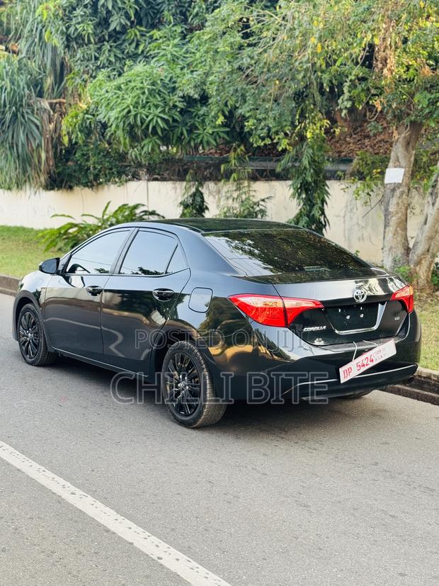 Toyota Corolla LE Eco (1.8L 4cyl 2A) 2018 Black photo 5