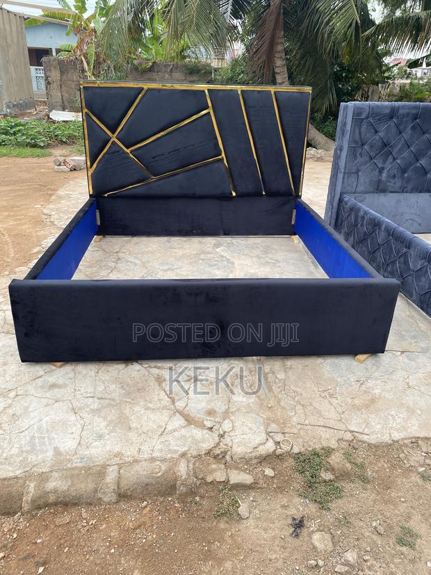 Actificial Line Bed Frame · Photo 2