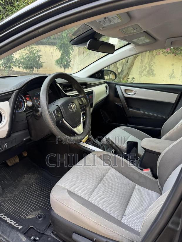 Toyota Corolla LE Eco (1.8L 4cyl 2A) 2018 Black photo 9
