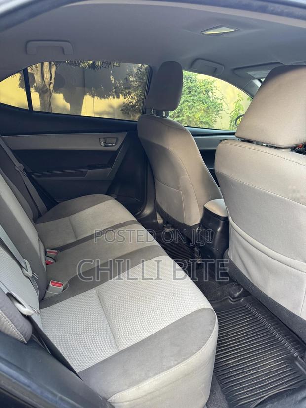 Toyota Corolla LE Eco (1.8L 4cyl 2A) 2018 Black photo 8