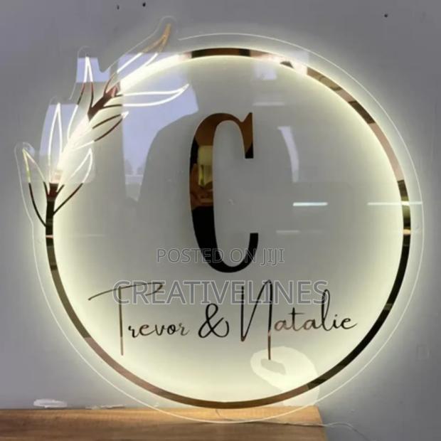 Circlar Neon Light · Photo 4