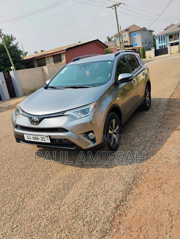 Toyota RAV4 XLE AWD (2.5L 4cyl 6A) 2017 Silver