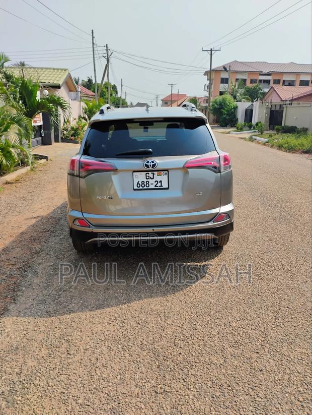 Toyota RAV4 XLE AWD (2.5L 4cyl 6A) 2017 Silver photo 2
