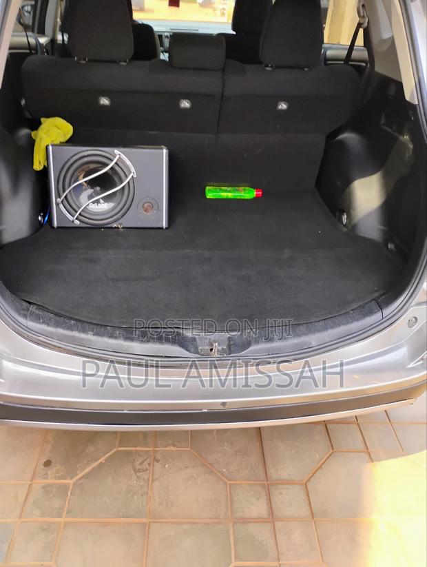 Toyota RAV4 XLE AWD (2.5L 4cyl 6A) 2017 Silver photo 3