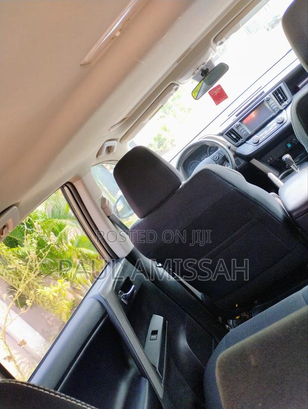 Toyota RAV4 XLE AWD (2.5L 4cyl 6A) 2017 Silver photo 4