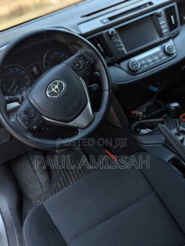 Toyota RAV4 XLE AWD (2.5L 4cyl 6A) 2017 Silver photo 6