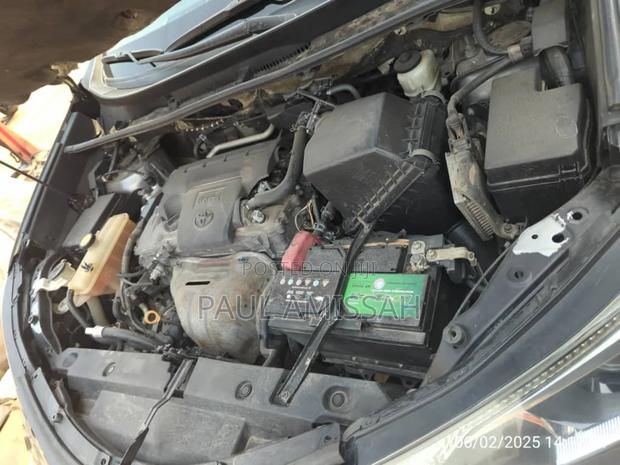 Toyota RAV4 XLE AWD (2.5L 4cyl 6A) 2017 Silver photo 8
