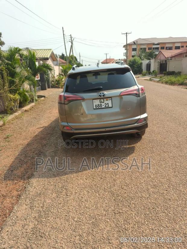 Toyota RAV4 XLE AWD (2.5L 4cyl 6A) 2017 Silver photo 13