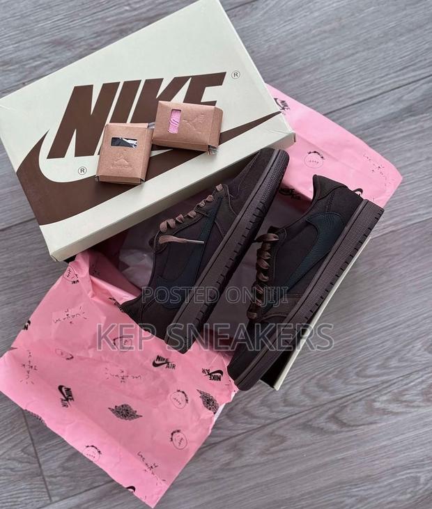 Air Jordan 1 Low Og X Travis Scott Sp 'Velvet Brown' · Photo 4