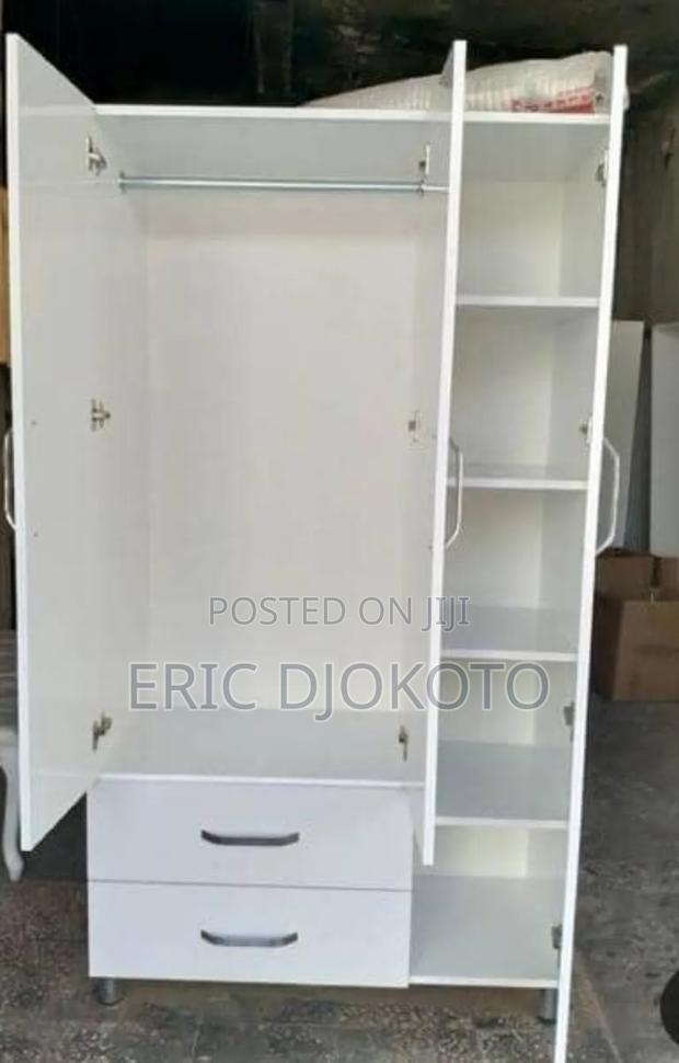 Wardrobe Clothing · Photo 2