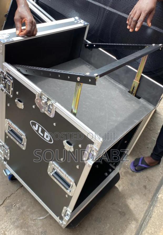 Bl 16u Amplifier Rack Case/ Road/ Flight Case With L/R Table · Photo 3