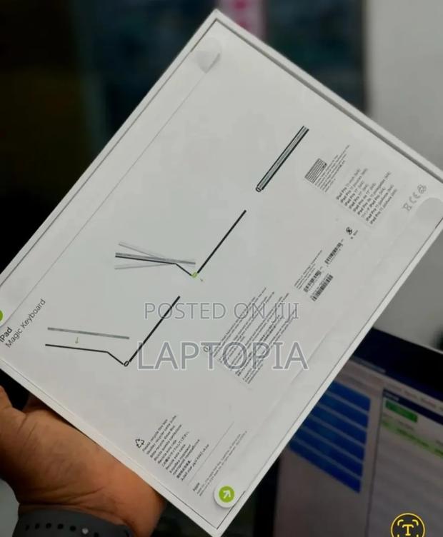 Apple iPad Pro 13-inch (M4) Magic Keyboard photo 3