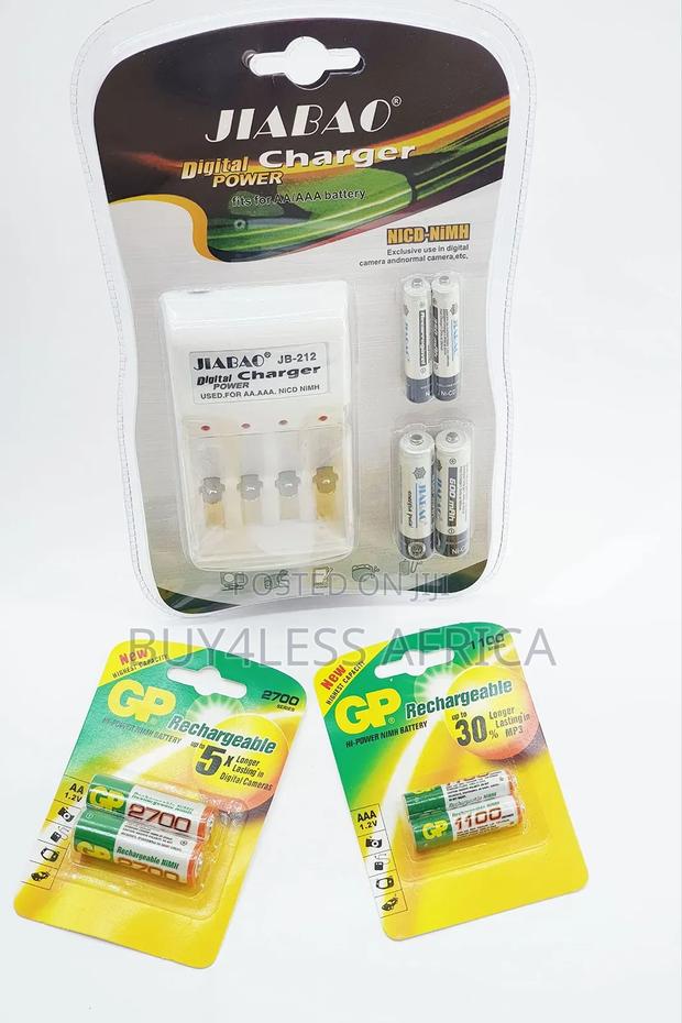 Electric Battery Charger With 4 Batteries · Photo 3