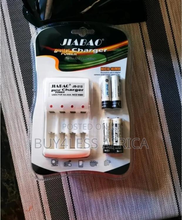 Electric Battery Charger With 4 Batteries · Photo 4
