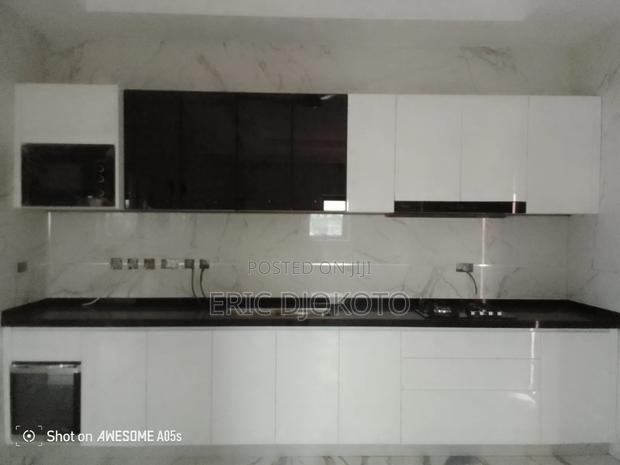 Kitchen Cabinets Set White · Photo 2