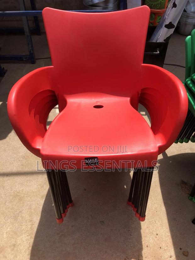 Metal Leg Plastic Chairs photo 4
