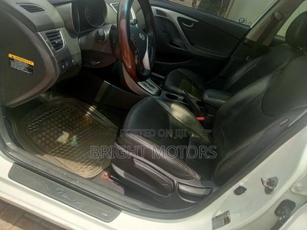 Hyundai Elantra Limited Sedan FWD (1.8L 4cyl 6A) 2013 White photo 7