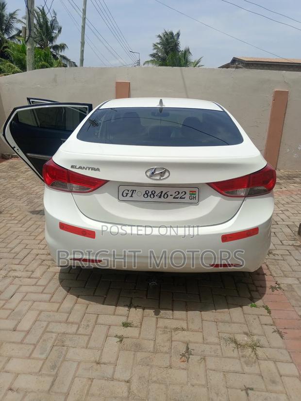 Hyundai Elantra Limited Sedan FWD (1.8L 4cyl 6A) 2013 White