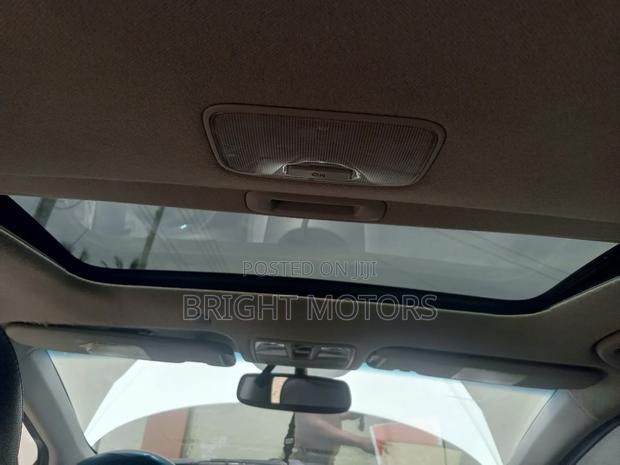 Hyundai Elantra Limited Sedan FWD (1.8L 4cyl 6A) 2013 White photo 9