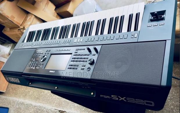 Yamaha Psr-sx920 Arranger Workstation Keyboard · Photo 2
