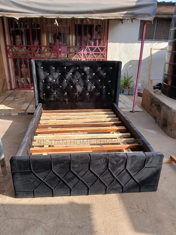 Double Foriegn Bed · Photo 2