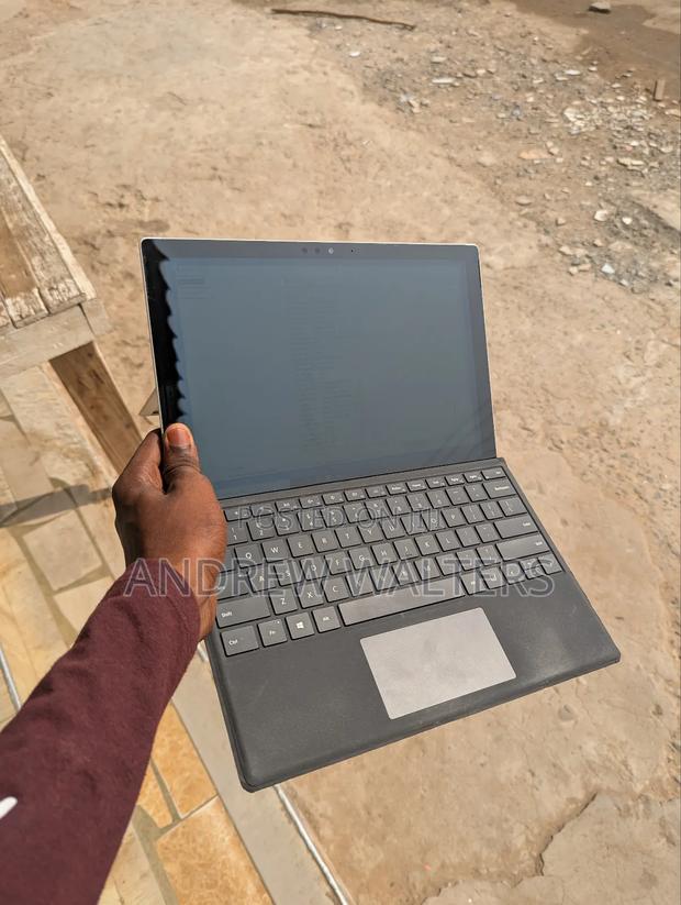 New Laptop Microsoft Surface Pro 5 8GB Intel Core i5 SSD 256GB · Photo 2