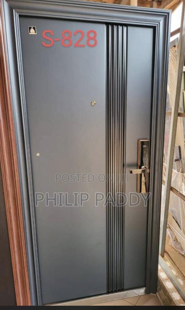 Special Door · Photo 2