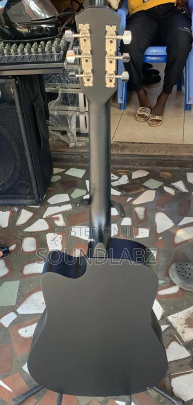 Black Maria 38-Inch Acoustic Guitar · Photo 4