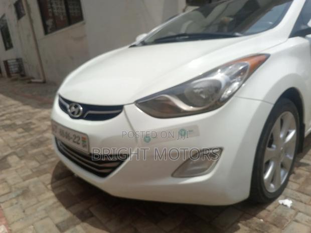 Hyundai Elantra Limited Sedan FWD (1.8L 4cyl 6A) 2013 White photo 3