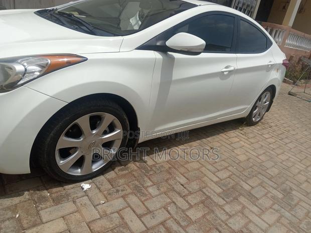 Hyundai Elantra Limited Sedan FWD (1.8L 4cyl 6A) 2013 White photo 10