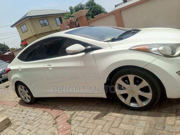 Hyundai Elantra Limited Sedan FWD (1.8L 4cyl 6A) 2013 White photo 5