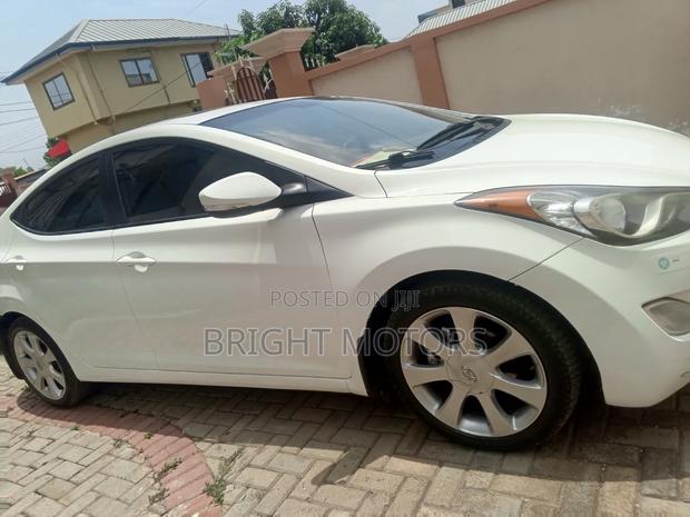 Hyundai Elantra Limited Sedan FWD (1.8L 4cyl 6A) 2013 White photo 11