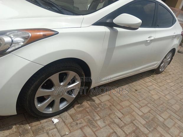 Hyundai Elantra Limited Sedan FWD (1.8L 4cyl 6A) 2013 White photo 12