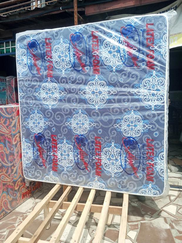Standard Density Mattress 12" King Size · Photo 4