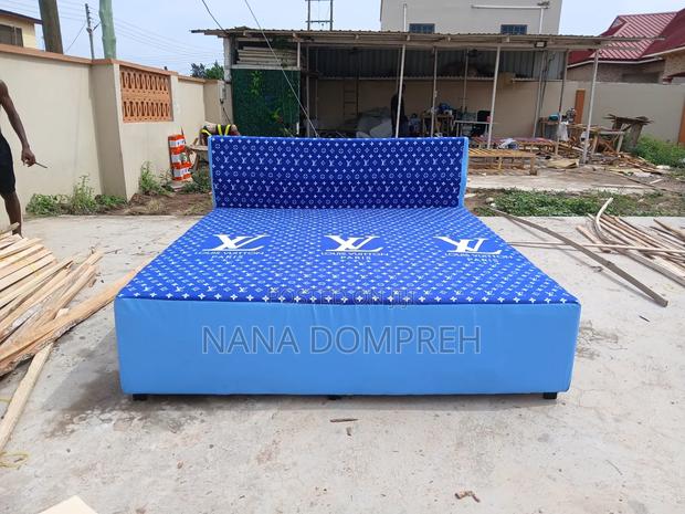 Blue on Blue Queen Size Bed · Photo 4
