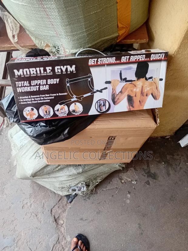 Fitness Pull Up Bar for Doorway · Photo 2