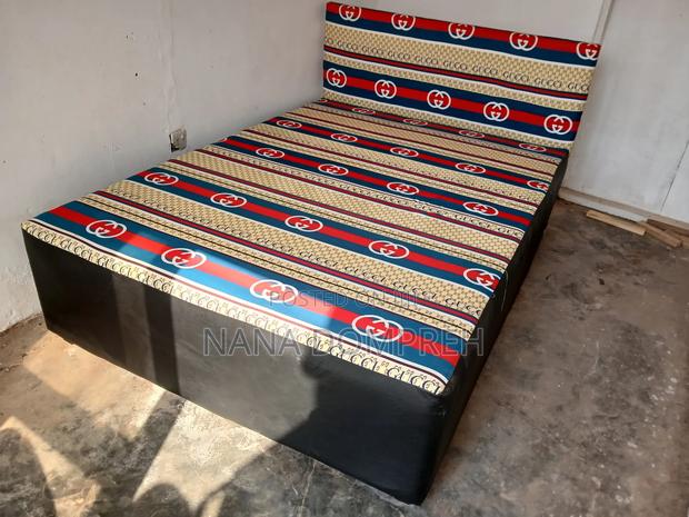Colourful Gucci Bed · Photo 4