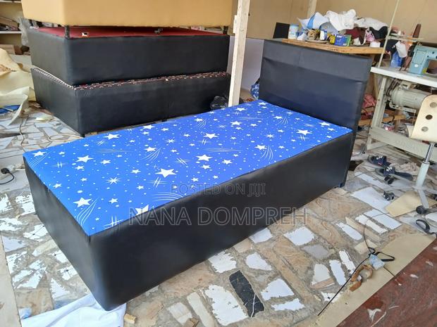 Blue on Black One and a Half Bed · Photo 3