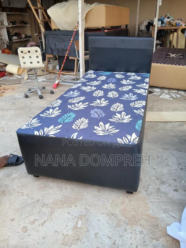 1.5 Inbuilt Bed