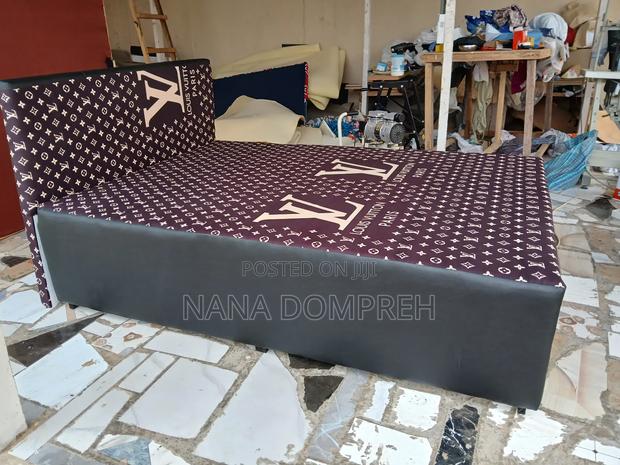 Coffe on Blacl Lv Inbuilt Bed photo 3
