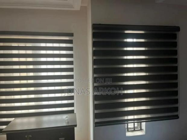 Window Blinds · Photo 4