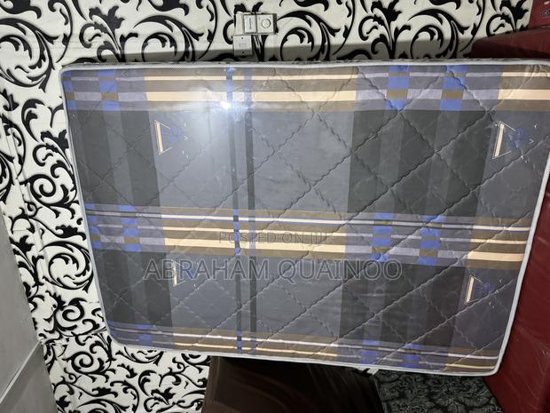 8” Inches High Density Mattress for Sale · Photo 2