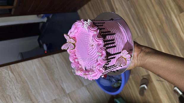 Size 6 One Layer in Pink Available · Photo 2
