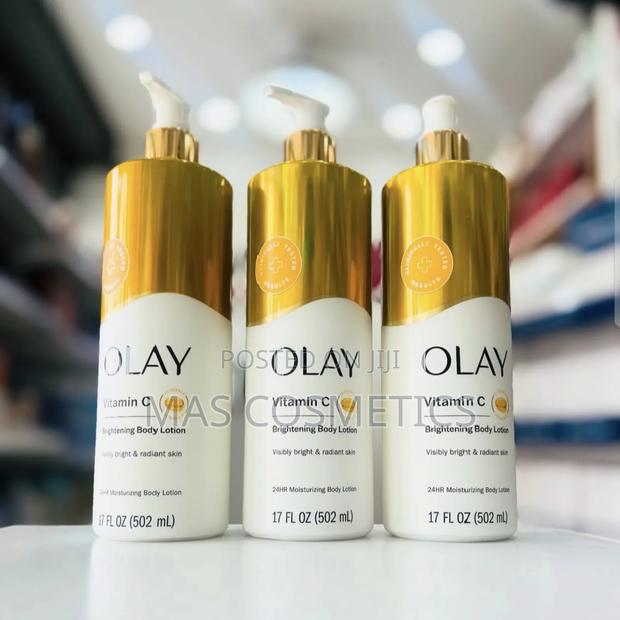 Olay Revitalizing Hydrating Body Lotion With Vitamin C. · Photo 3