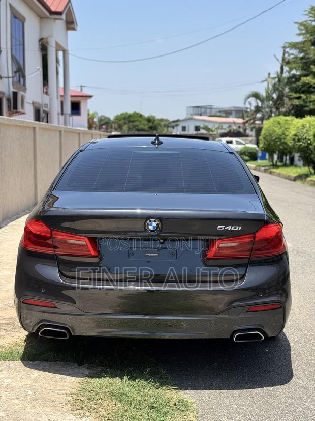 BMW 540i 2019 Gray
