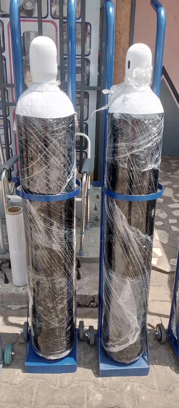 Oxygen Cylinder With Regulator and Trolley (40l) · Photo 4