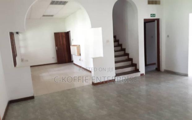 12bdrm Duplex in Tesano for rent · Photo 2