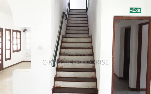 12bdrm Duplex in Tesano for rent · Photo 4