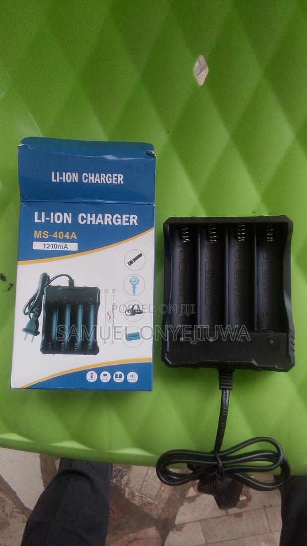 18650 Long Battery Charger for Microphone 4ways · Photo 3